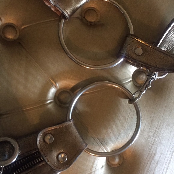 Gold | Distressed Handbag - Picture 6 of 7